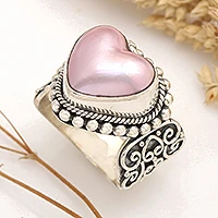 Anillo de cóctel de perlas mabe cultivadas, 'Romance in Pink' - Anillo romántico de perlas mabe cultivadas rosas en forma de corazón