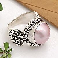 Anillo de cóctel de perlas mabe cultivadas, 'Purely Pink' - Anillo de cóctel de perlas mabe rosas artesanales de Bali