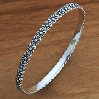 Brazalete de plata de ley, 'Silver Garland' - Brazalete de plata de ley floral artesanal hecho a mano