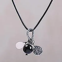 Rosenquarz-, Onyx- und Sterlingsilber-Charm-Halskette, „Lotus Glow“ – handgefertigte Sterling-Silber-Charm- und Edelsteinperlen-Halskette