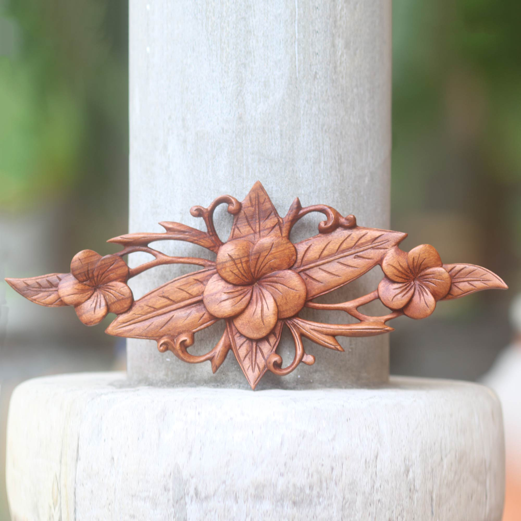 Wooden flowers – hand carved in Alto Adige