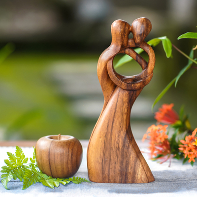 Escultura de madera, 'Danza romántica' - Escultura de madera de danza romántica de Bali