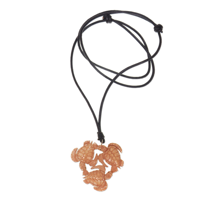 Halskette mit Anhänger aus Knochen und Leder - Handgefertigter Schildkröten-Anhänger an einer Lederband-Halskette