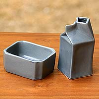 Azucarero y lechera de cerámica, 'Cloudy Morn' - Azucarero y lechera artesanal de cerámica gris contemporánea