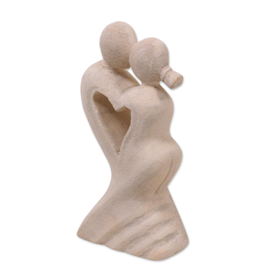 Kalksteinskulptur 'Ein Herz für Zwei' - Von balinesischen Kunsthandwerkern gefertigte romantische Skulptur aus Kalkstein