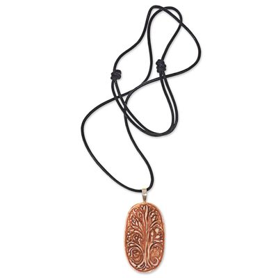 Anhänger aus Knochen und Leder, 'Heiliger Banyanbaum'. - Lederbaum-Motiv-Halskette mit einem handgeschnitzten Knochenanhänger
