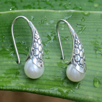 Pendientes colgantes de perlas cultivadas de agua dulce, 'White Love' - Pendientes de perlas cultivadas y plata de ley hechos a mano