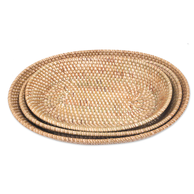 Natural fiber baskets, 'Oval Lombok Beauty' (set of 3) - Handwoven Natural Fiber Nesting Oval Baskets (Set of 3)