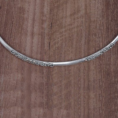 Halskette aus Sterlingsilber mit Goldakzent - Halsbandhalskette aus Sterlingsilber mit Goldakzent aus Indonesien