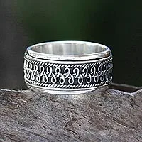 Sterling silver meditation spinner ring, 'Dragon Scale' - Hand Made Sterling Silver Balinese Meditation Spinner Ring