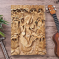 Panel de relieve de madera, 'Diosa hindú Saraswati' - Panel de relieve tallado a mano balinés de la diosa Saraswati