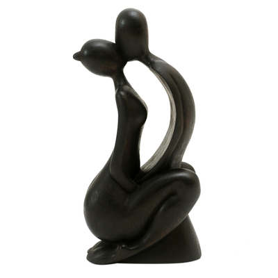 Estatuilla de madera, 'Beso eterno' - Estatuilla de hombre y mujer en madera de suar tallada a mano en negro
