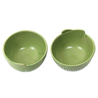Cuencos pequeños de cerámica, (par) - Cuencos de cerámica verde hechos a mano (par) de Indonesia