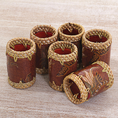 Serviettenringe aus Batik-Baumwolle und Fichtengras, (6er-Set) - Batik-Serviettenringe Floral Brown (6er-Set) aus Indonesien