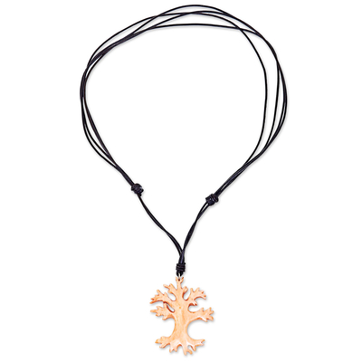 Anhänger Halskette aus Knochen und Leder, 'Balinesischer Banyanbaum'. - Lederhalskette mit einem handgeschnitzten Knochenbaum-Anhänger