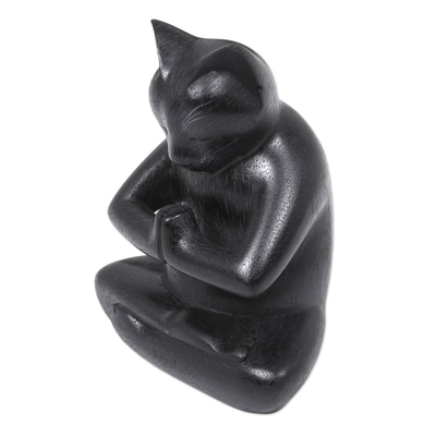 Holzskulptur - Schwarze Katze, die in einer Yoga-Pose betet, signierte Holzskulptur