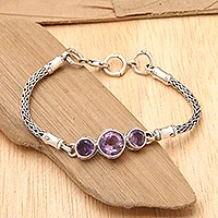 Armband mit Amethyst-Anhänger, „Mystic Bamboo“ – Armband aus 925er Sterlingsilber und Amethyst mit Gravur aus Bali