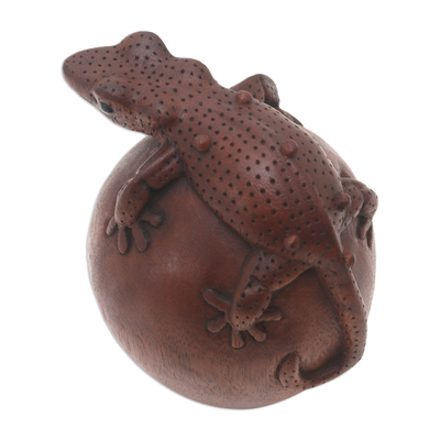Escultura de madera - Escultura de madera tallada a mano de un Gecko de Indonesia