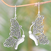 Pendientes colgantes de plata de ley, 'Bright Bali Butterfly' - Pendientes colgantes de mariposa de plata de ley de Indonesia