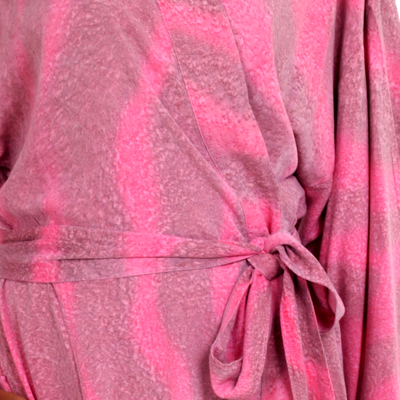 Robe aus Rayon - hellrosa Korallenriff-Batik-Bademantel aus 100 % Viskose aus Indonesien