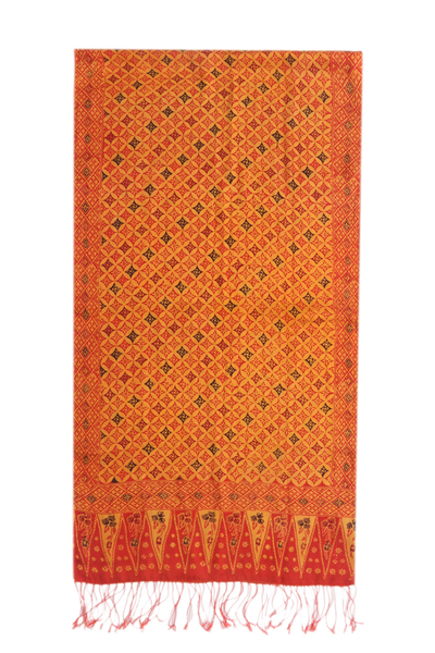 Seidenschal 'Dimensions of Kawung' - Roter, gelber und brauner handgestempelter Batik-Seidenschal