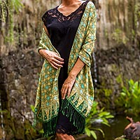 Batik-Seidenschal, „Star Truntum“ – handgestempelter grüner Batik-Schal aus 100 % Seide