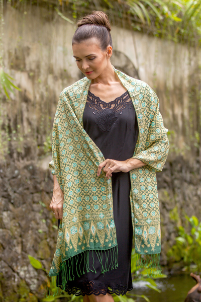 Seiden-Batik-Schal, 'Truntum Ijo' – Grüner Truntum-gemusterter Batik-Schal aus 100 % Seide