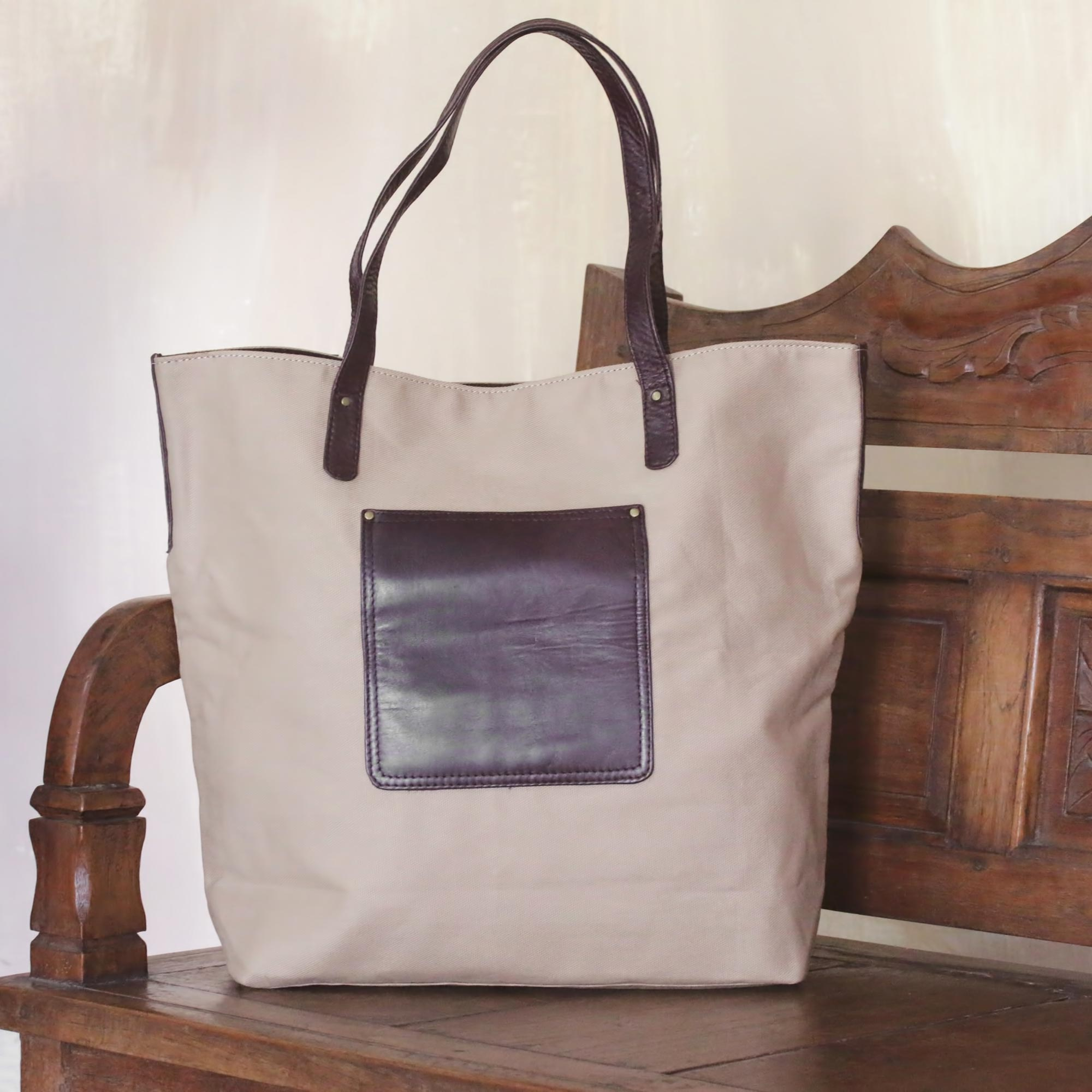 tote bag with interior pockets