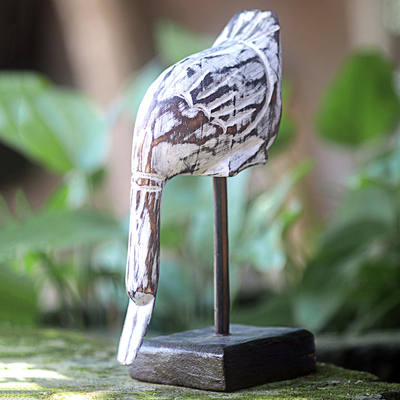 Escultura de madera - Escultura de madera tallada a mano de un pato blanco de Indonesia