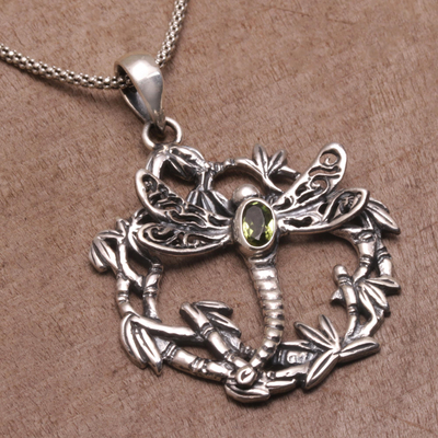 collar con colgante de peridoto - Collar con colgante de libélula de plata 925 y peridoto de Bali