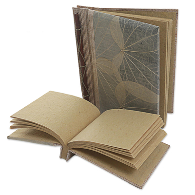 Naturfaser-Notizbücher, 'Herbstgeist in Grau' (Paar) - Handgefertigtes Paar Notizbücher aus Reispapier aus Indonesien