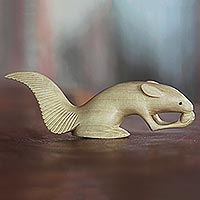 Wood statuette, 'Feasting Squirrel' - Hand Carved Squirrel Natural Jempinis Wood Statuette