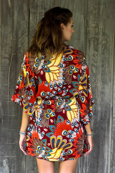 Robe aus Rayon – Mehrfarbiger, floraler Rayon-Bademantel in heißen Farben aus Bali