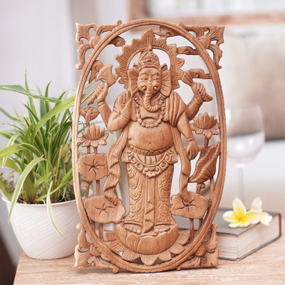 Reliefplatte aus Holz - Handgeschnitztes Relief-Wandpaneel aus Suar-Holz von Ganesha