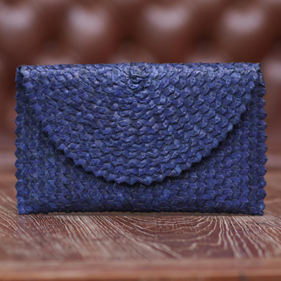 Clutch-Handtasche aus Palmenblättern - Handgefertigte Clutch-Handtasche aus Palmblattfaser aus Indonesien in Blau