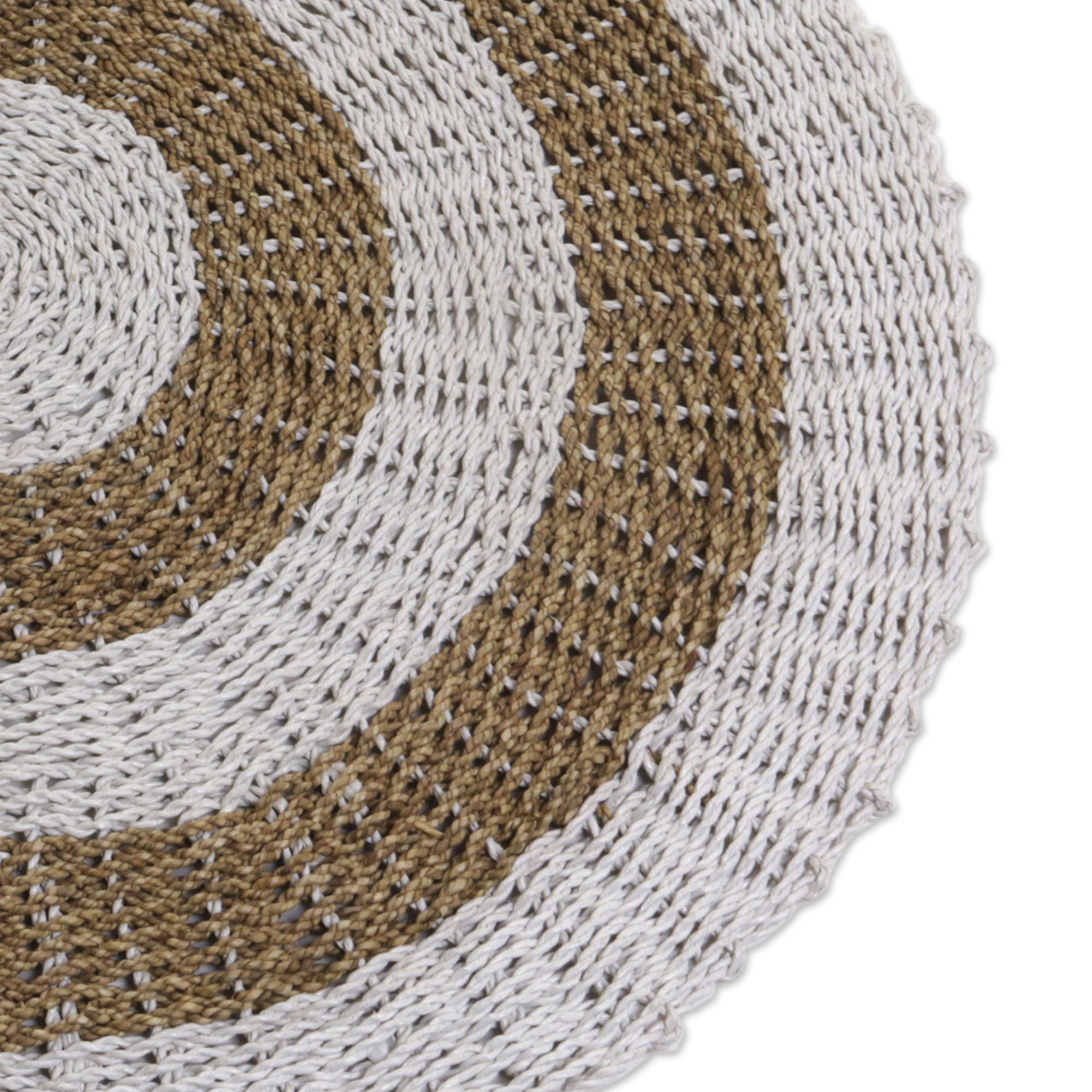 Hand Woven Pandan Leaf Plastic Round Floor Mat (3 Feet Diam) Solar