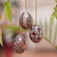 Batik-Holzornamente, „Kawung Eggs“ (3er-Set) – Handgefertigte Batik-Holzornamente (3er-Set) aus Indonesien