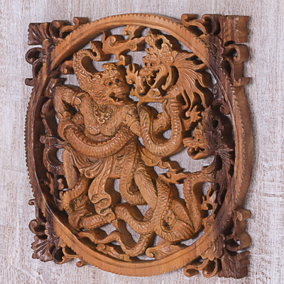Panel en relieve de madera - Panel de pared en relieve de madera de suar Hanoman y Dragon Battle