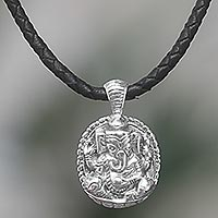Halskette mit Anhänger aus Sterlingsilber, „Meditierender Ganesha“ – Halskette mit Ganesha-Anhänger aus Sterlingsilber mit Lederband