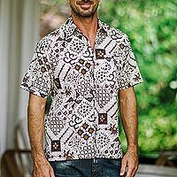 Camisa batik de algodón para hombre. - Camisa batik de algodón para hombre con motivos tradicionales balineses