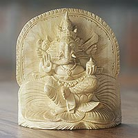 Escultura de madera, 'Ganesha's Bliss' - Escultura de madera Estatuilla de Ganesha tallada a mano en Indonesia
