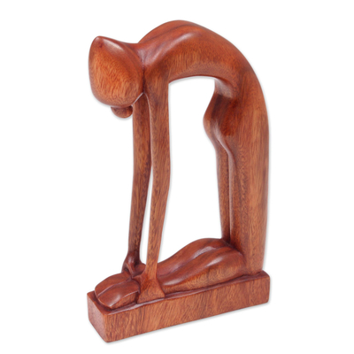 Escultura de madera - Escultura de yoga de mesa de madera tallada a mano firmada en Indonesia
