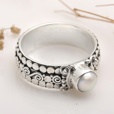 Ring aus Zuchtperle mit einem Stein - Zuchtperlen-Einzelsteinring aus Indonesien