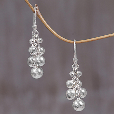 Cluster-Ohrringe aus Sterlingsilber, „Silver Grapes“ – Cluster-Ohrringe aus Sterlingsilber aus Indonesien