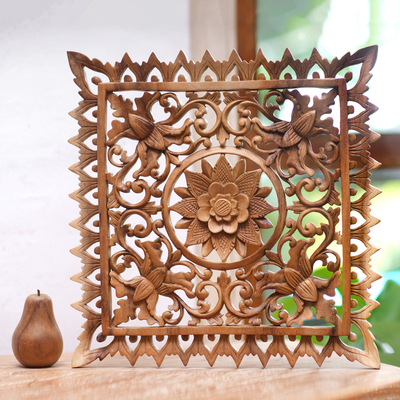 Panel en relieve de madera - Panel en relieve de flor de loto de madera de suar tallada a mano de Bali