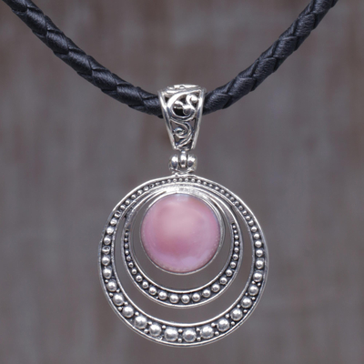 Collar con colgante de perlas mabe cultivadas - Collar con colgante de perlas cultivadas teñidas de color rosa de Indonesia