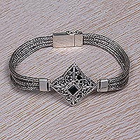 Onyx pendant bracelet, 'Star Guidance'