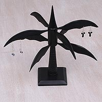 Schmuckständer aus Holz, „Elegante Windmühle in Schwarz“ – handgefertigter Schmuckständer aus schwarzem Holz aus Indonesien