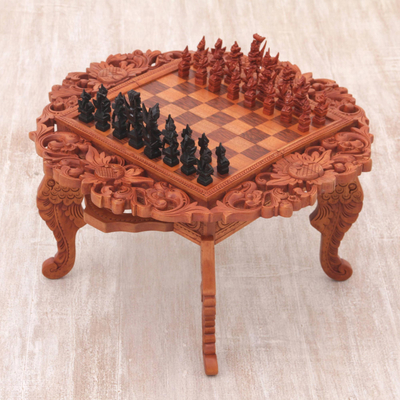 Juego de ajedrez de madera, 'Ramayana Garland' - Juego de ajedrez de madera tallada a mano