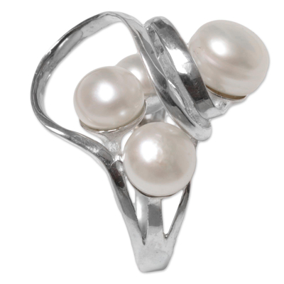 Anillo de cóctel con perlas cultivadas - Anillo hecho a mano de plata esterlina balinesa y perlas cultivadas